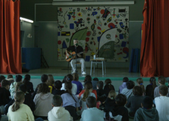 Les Escoles el Colomer i el Turó de Bigues i Riells reben el certificat ‘Bo, Sa, d’aquí’ de la mà de Xiula