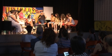Membres del Consell dels Infants i de l’Arrel conversen amb el pedagog Francesco Tonucci