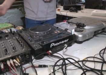 La final de la primera edició del concurs de DJ omple Aiguafreda de ritme i música
