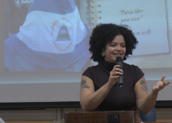 Ceshia Ubau apropa als alumnes del Centre Vallès de Granollers la realitat de Nicaragua