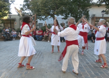 Més bastons que mai a la cercavila bastonera de Festa Major de Caldes