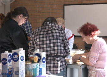 El Centre Cívic Can Gili acull un taller de rebosteria per a la gent gran de Granollers