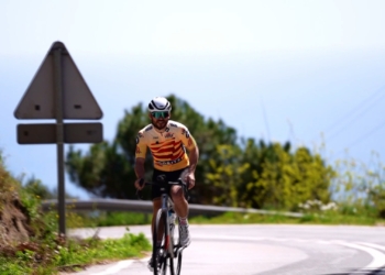 El roquerol Daniel Valls recorre la Volta Catalunya com a ciclista amateur i ho recull en un documental